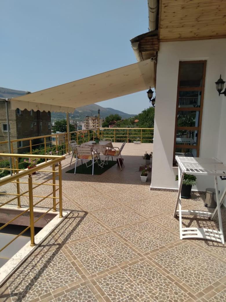 בראט Sara Guesthouse מראה חיצוני תמונה