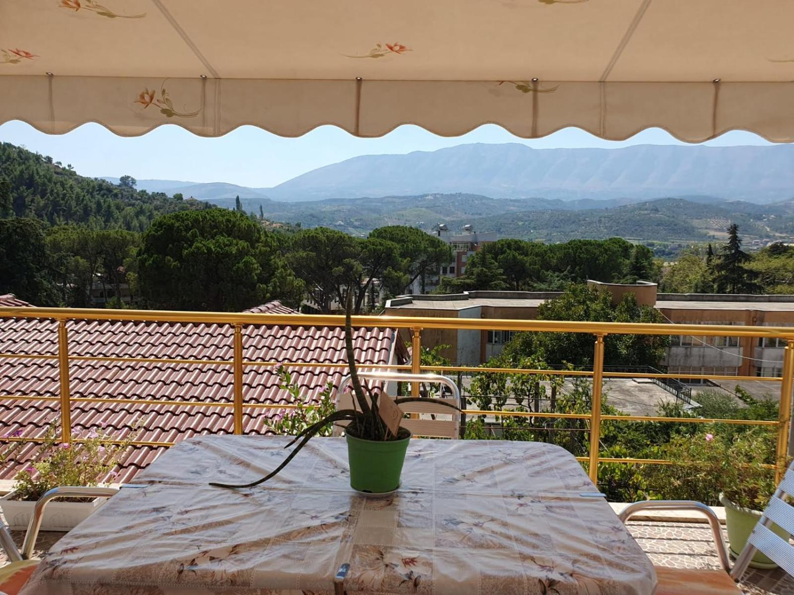 בראט Sara Guesthouse מראה חיצוני תמונה