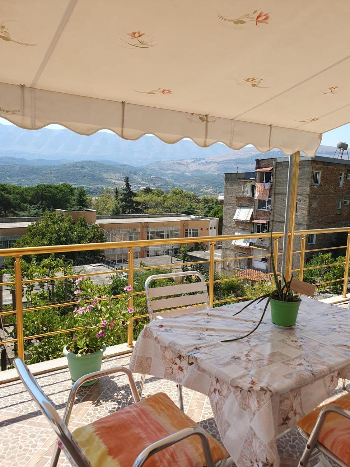 בראט Sara Guesthouse מראה חיצוני תמונה