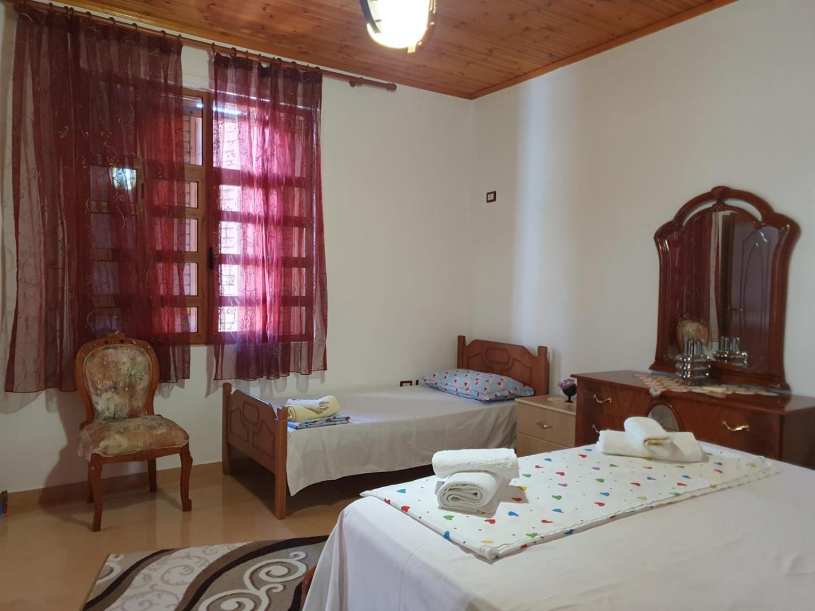 בראט Sara Guesthouse מראה חיצוני תמונה
