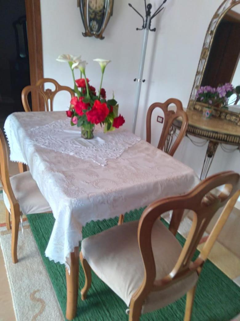 בראט Sara Guesthouse מראה חיצוני תמונה