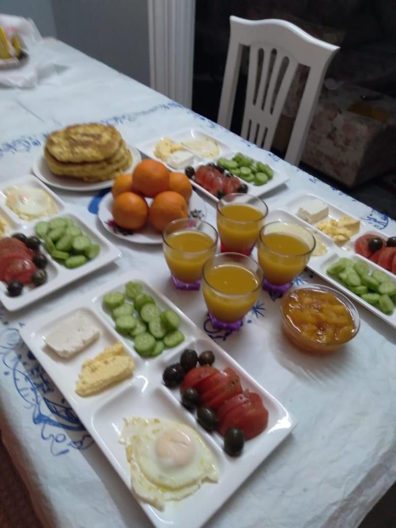 בראט Sara Guesthouse מראה חיצוני תמונה