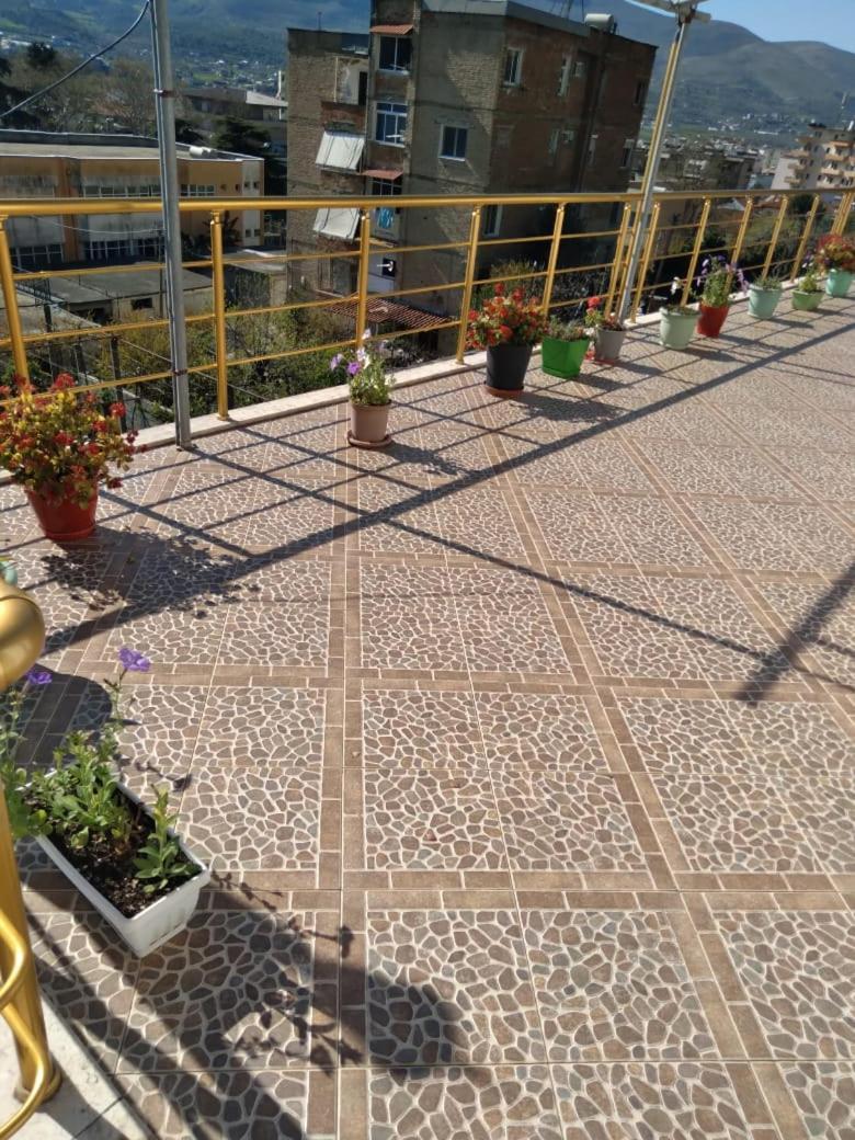 בראט Sara Guesthouse מראה חיצוני תמונה