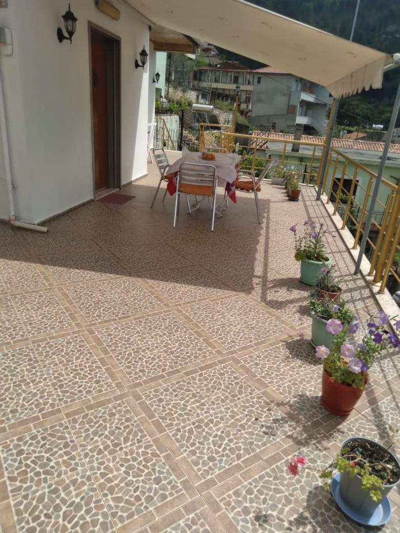 בראט Sara Guesthouse מראה חיצוני תמונה
