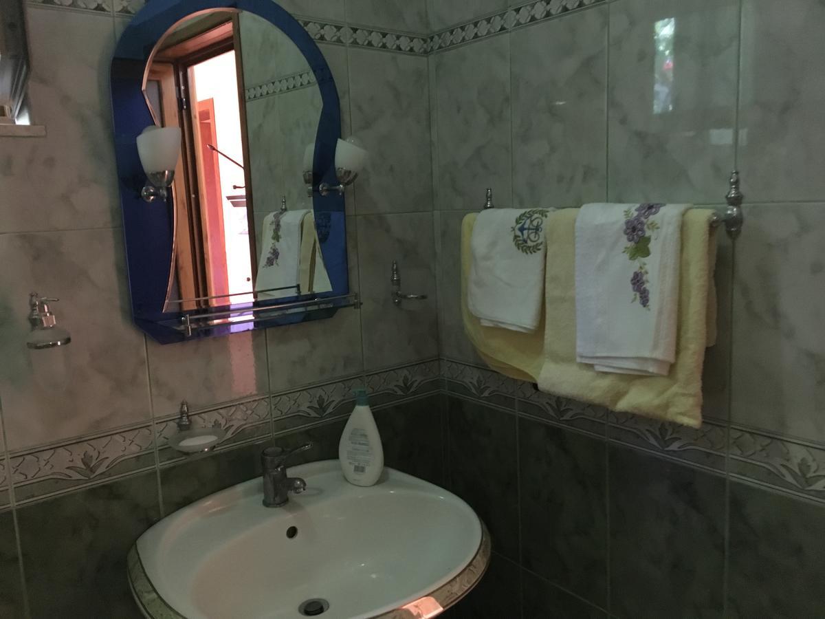 בראט Sara Guesthouse מראה חיצוני תמונה
